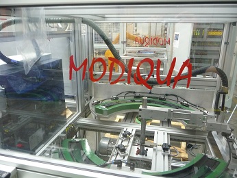 Machine de traitement plasma et de dépose d'un adhésif